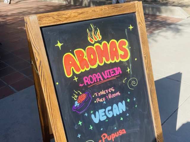 Sign with the words "AROMAS" on display